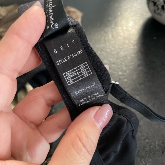 Elegant Black Lace Bra - Picture 7 of 7